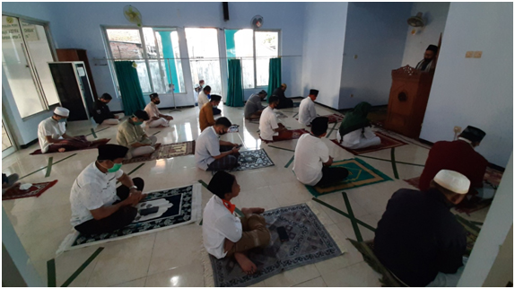 Jama’ah Putra di Dalam Masjid